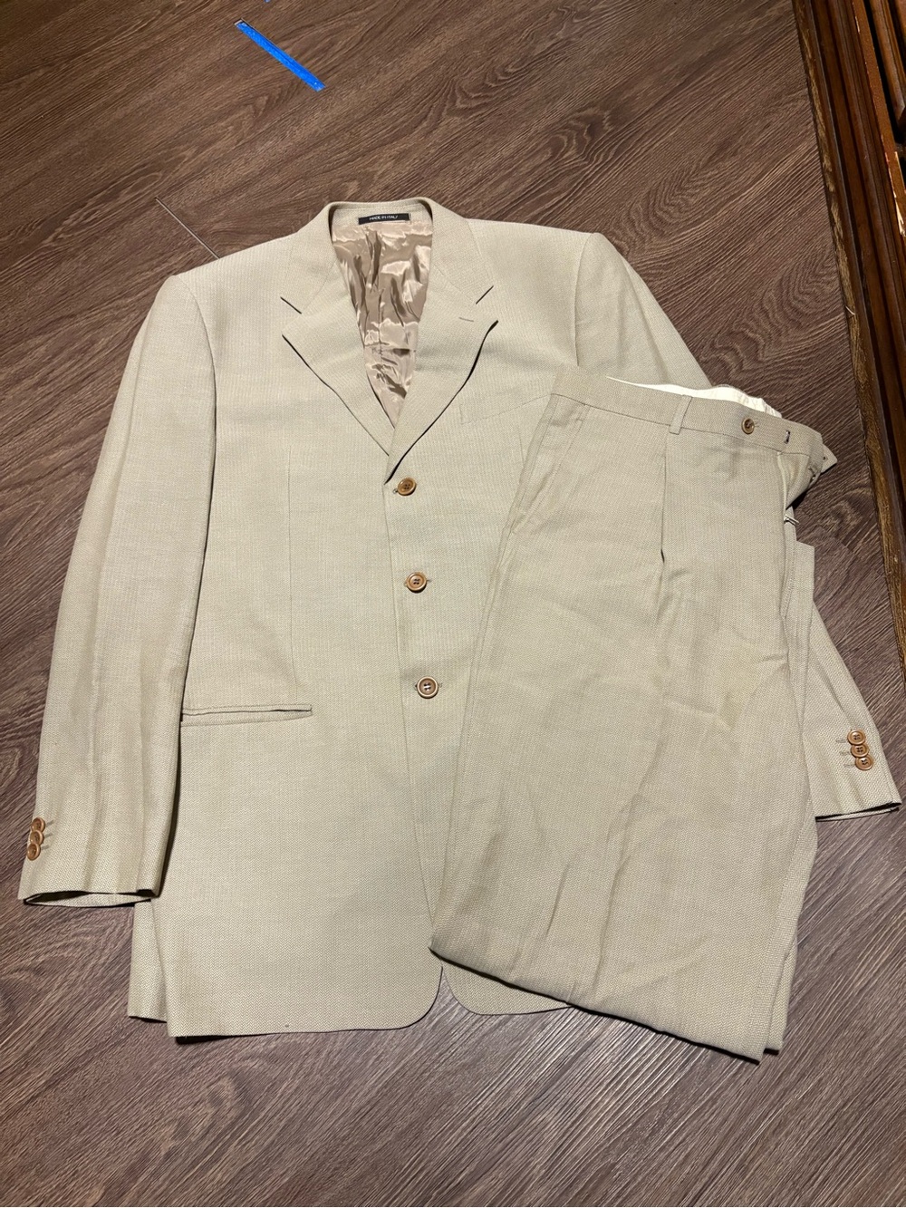 Armani Collezioni Made in Italy Cream Two-Piece Men's Suit Jacket & Trousers